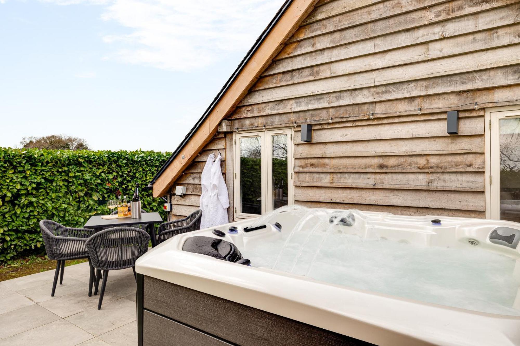 Oak Tree Hideaway Villa Whitchurch  Exteriör bild
